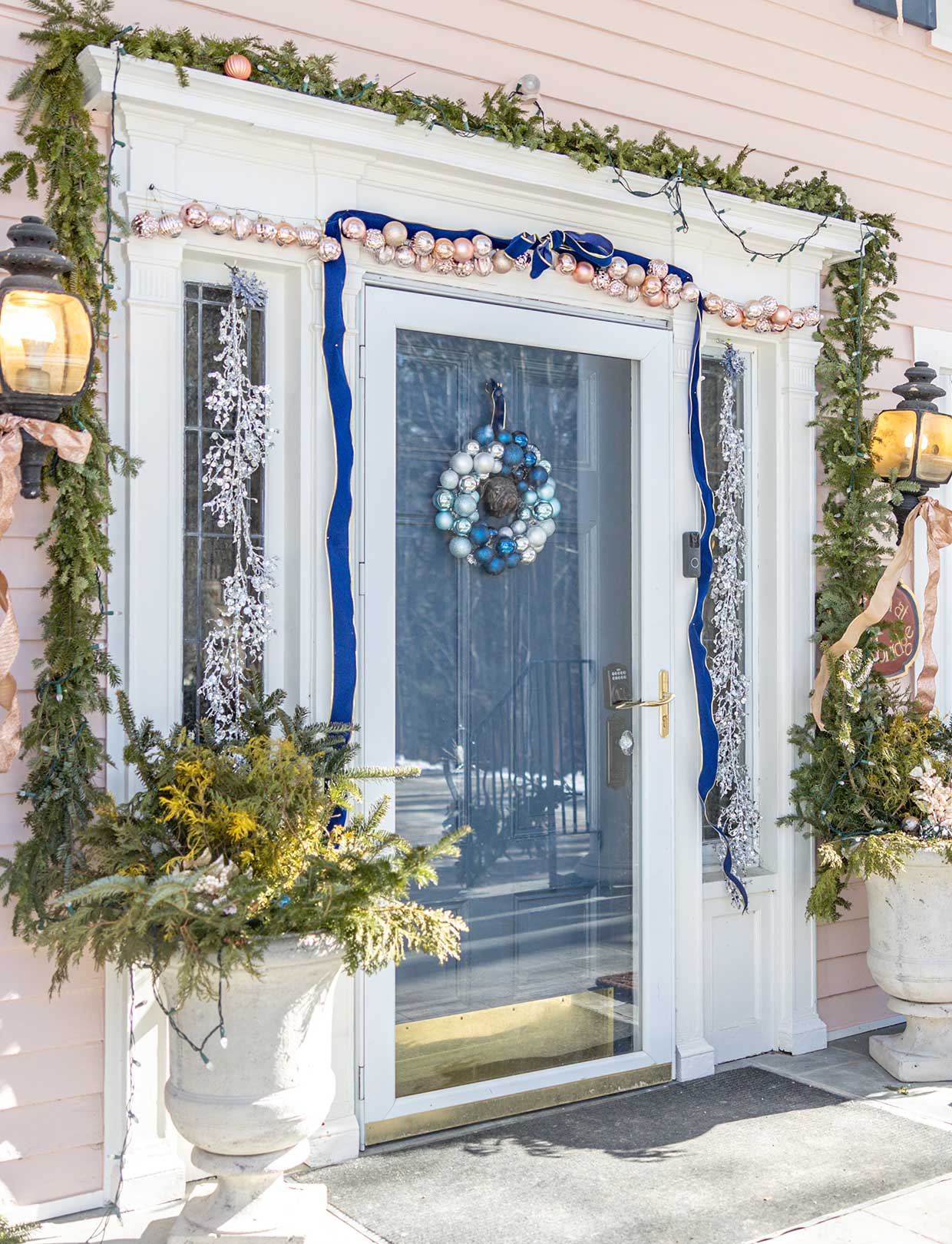 The Inn at Stockbridge decorated for the winter holidays